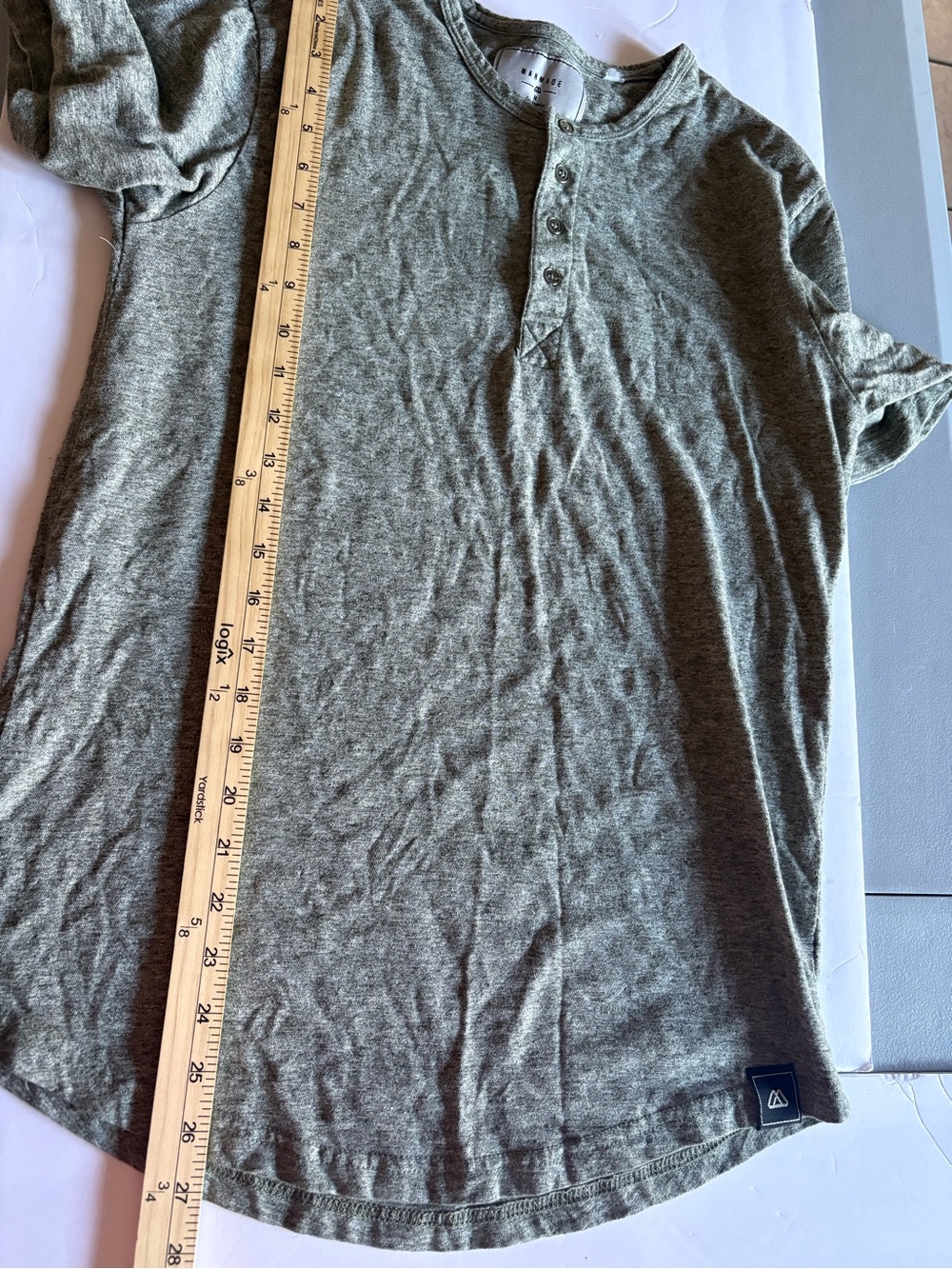 Manmade Men's Short-Sleeve Gray Henley Button-Down Shirt size M - Picture 6 of 7